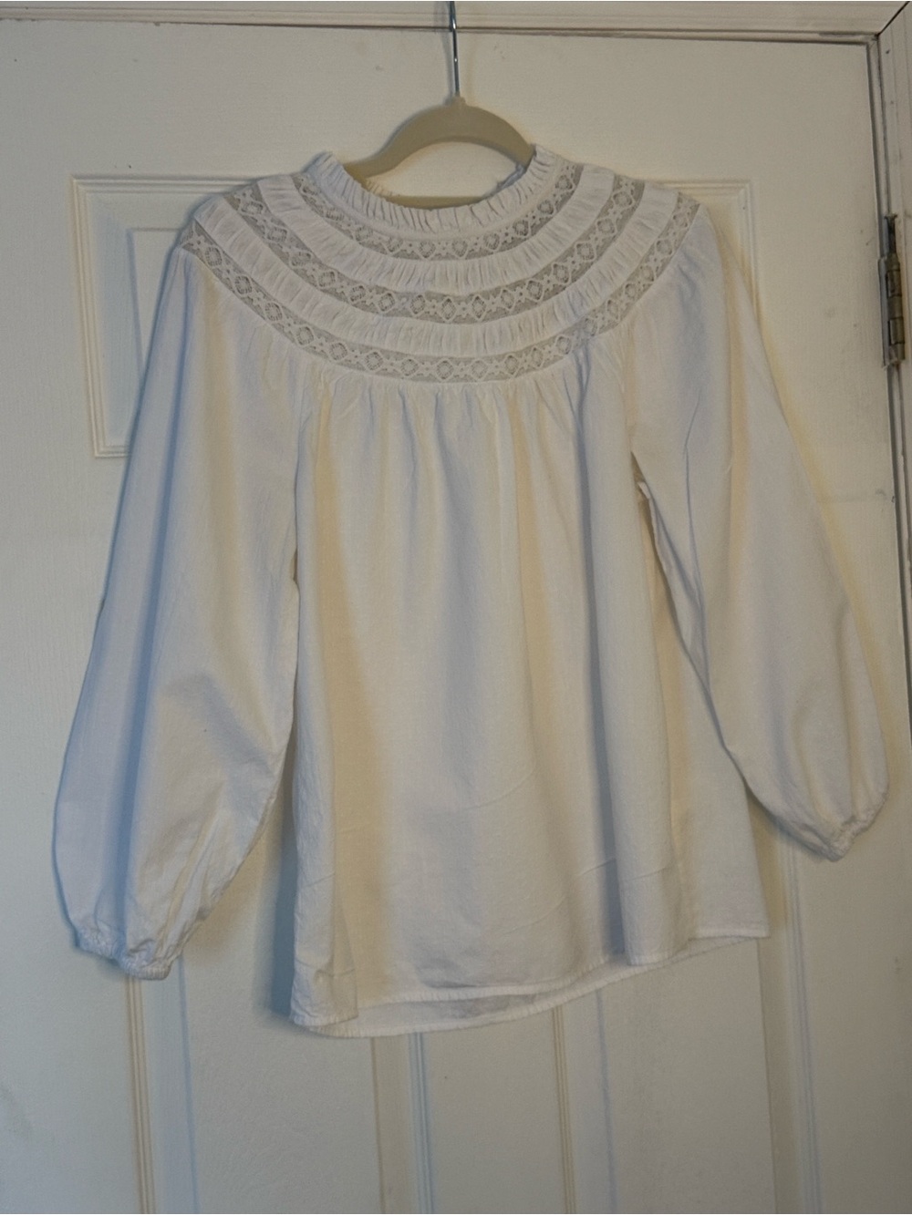 LOFT White Lace Yoke Ruffle Neck Peasant Blouse S Cotton Linen